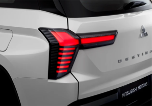 Lampu Belakang Berbentuk T-Shape