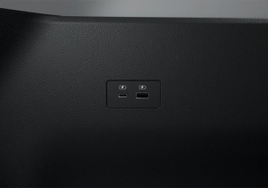 Charging Port di Baris Ketiga